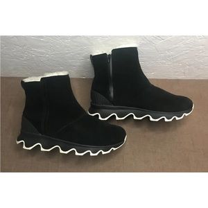 SOREL Kinetic Short WP Sz 8 Black Suede Side Zip Boots/Waterproof/100g Insulated